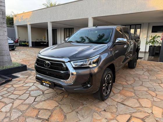 TOYOTA HILUX SW4 2.8 D-4D TURBO DIESEL SRX 4X4 AUTOMÁTICO